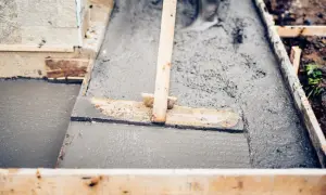 Beton na strop: B20 czy B25? Porównanie i wybór najlepszego