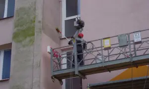Jaki grunt pod farbę na elewację, aby uniknąć problemów z trwałością?