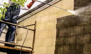 Ile kosztuje mycie elewacji Karcherem? Ceny i ważne czynniki