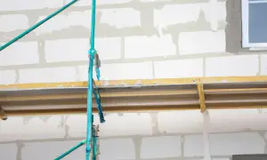 Druga warstwa kleju na elewacji: Kiedy nakładać i jak długo czekać?