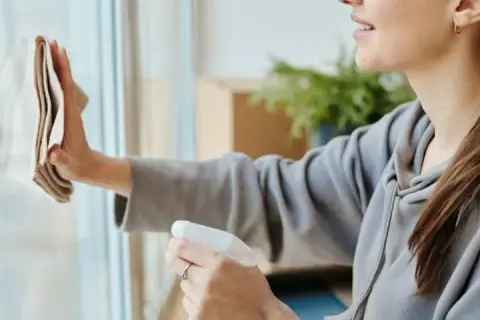 Jak używać Vileda Actifibre do okien? Skuteczne czyszczenie krok po kroku