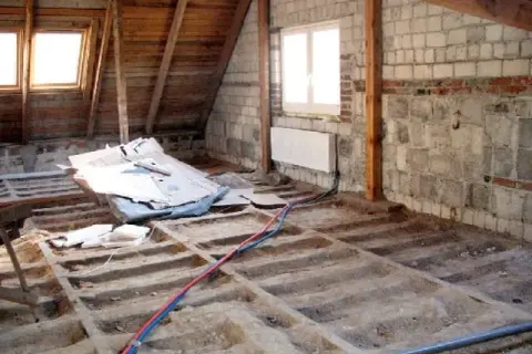 Jak zrobić podłogę na starym strychu: 5 kroków do sukcesu