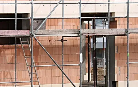 Jak ocieplić drzwi na strych: 5 skutecznych metod izolacji termicznej