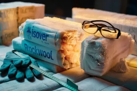 Isover czy Rockwool: Która wełna lepsza na poddasze? Porównanie