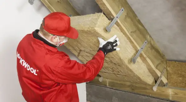 Czym docieplić poddasze? Najlepsze materiały i metody izolacji