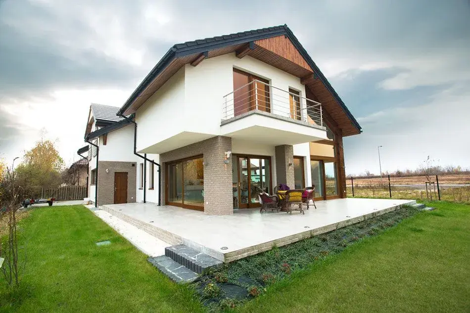 Najlepsze kolory elewacji do białych okien - inspirujące pomysły